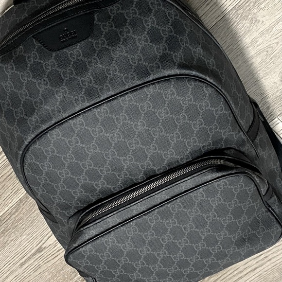 Gucci Black GG Supreme Backpack - Picture 2 of 12